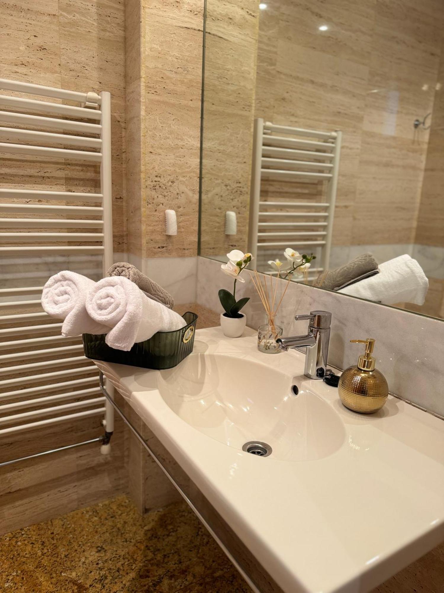 Habitaciones De Lujo Con Hermosas Vistas A La Cuidad Burgo Esterno foto